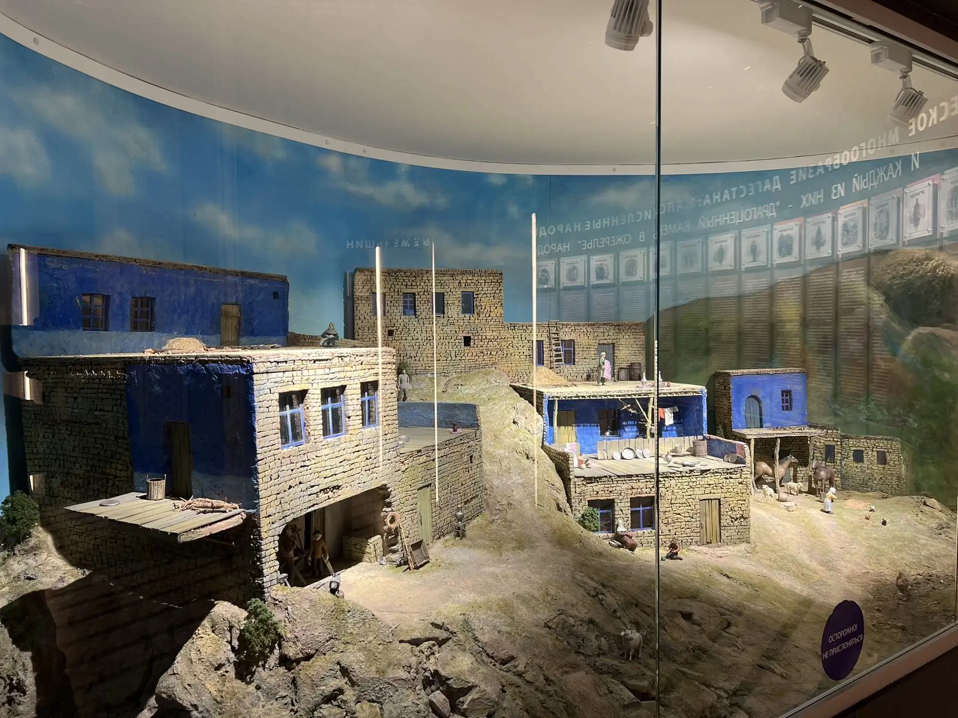 Более 100 школьников Махачкалы посетили исторический парк «Россия – моя история»